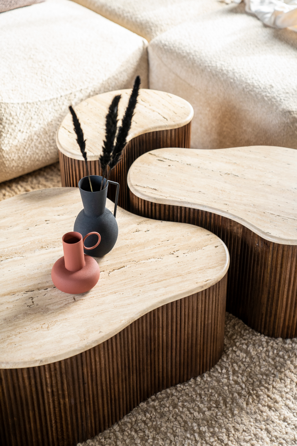 Table basse organique en travertin