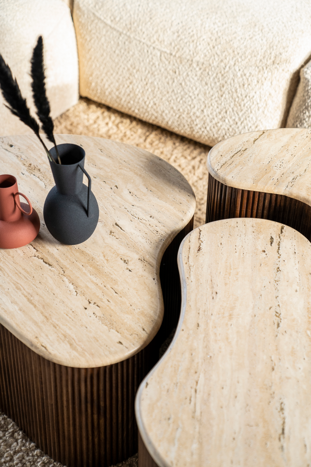 Table basse organique en travertin