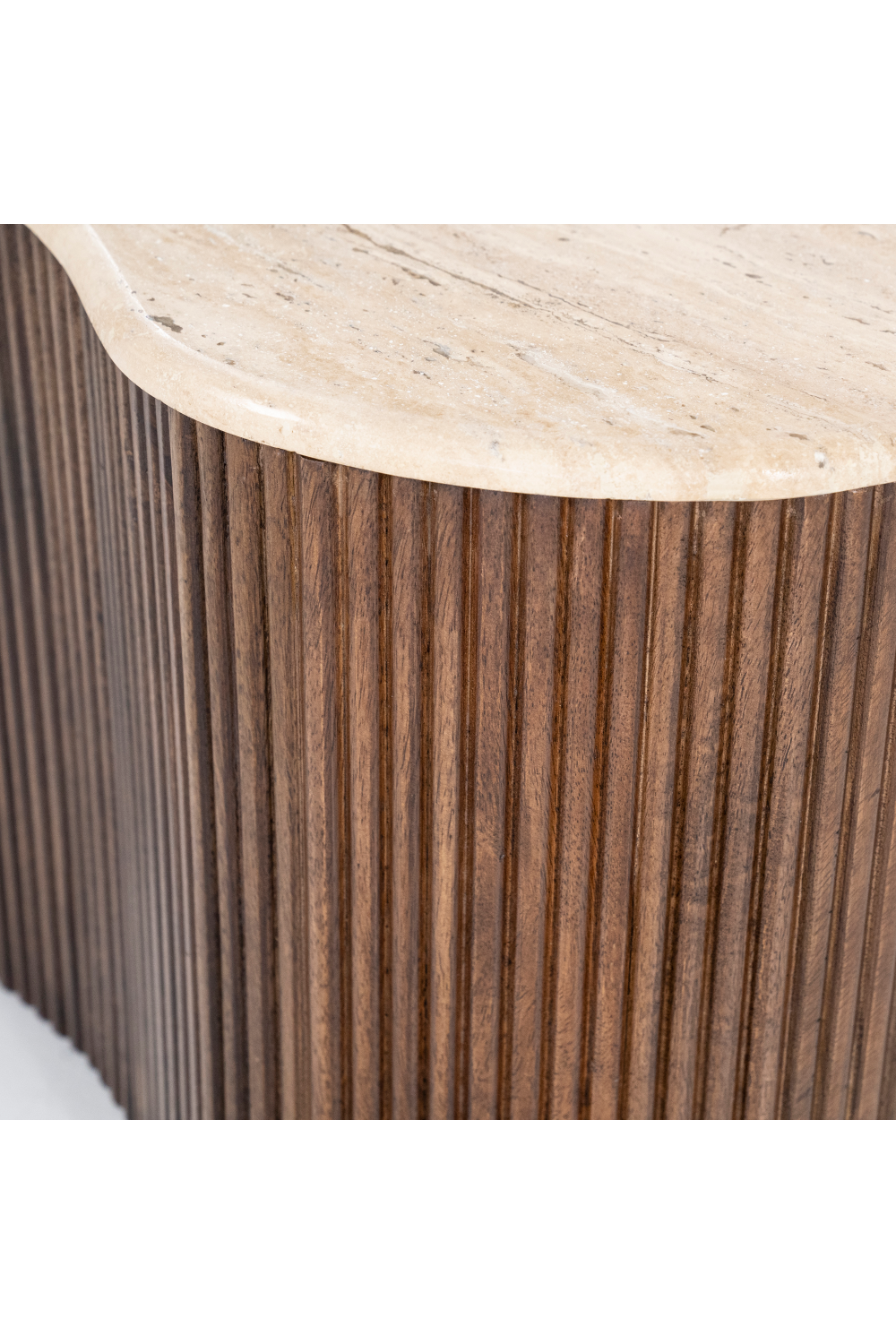 Table basse organique en travertin