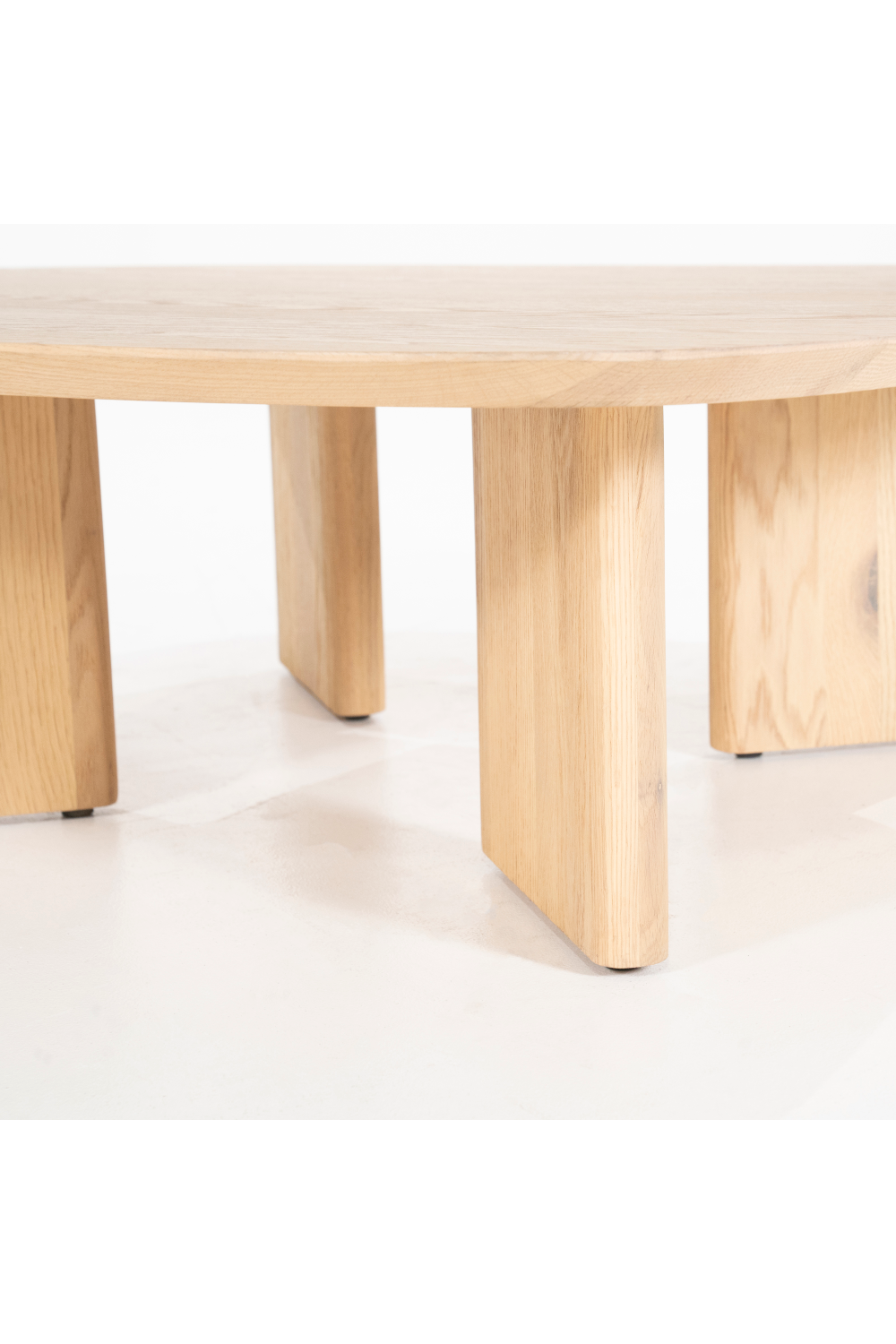 Table basse en chêne verni naturel