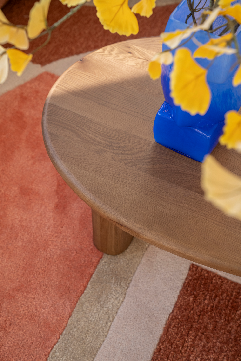 Table basse en chêne en forme de haricot