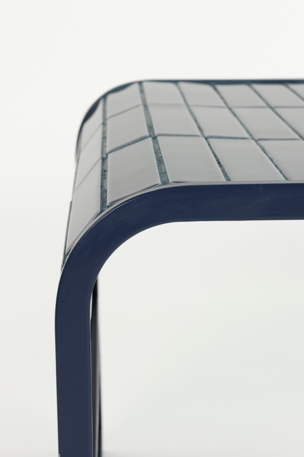 Table basse en carreaux laqués