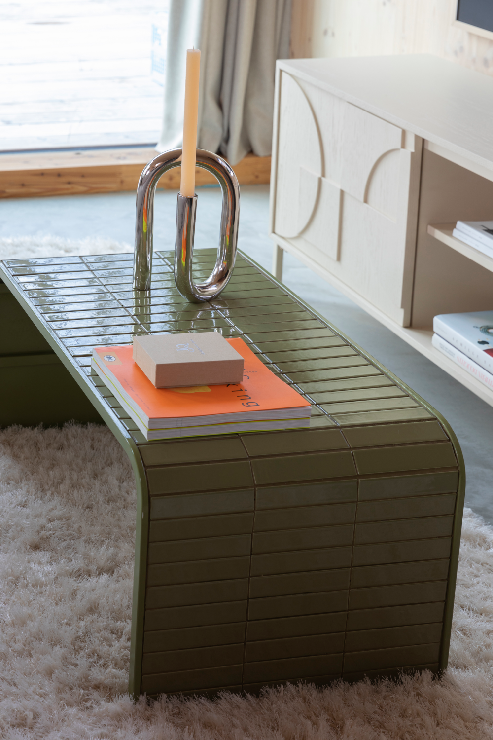 Table basse en carreaux laqués