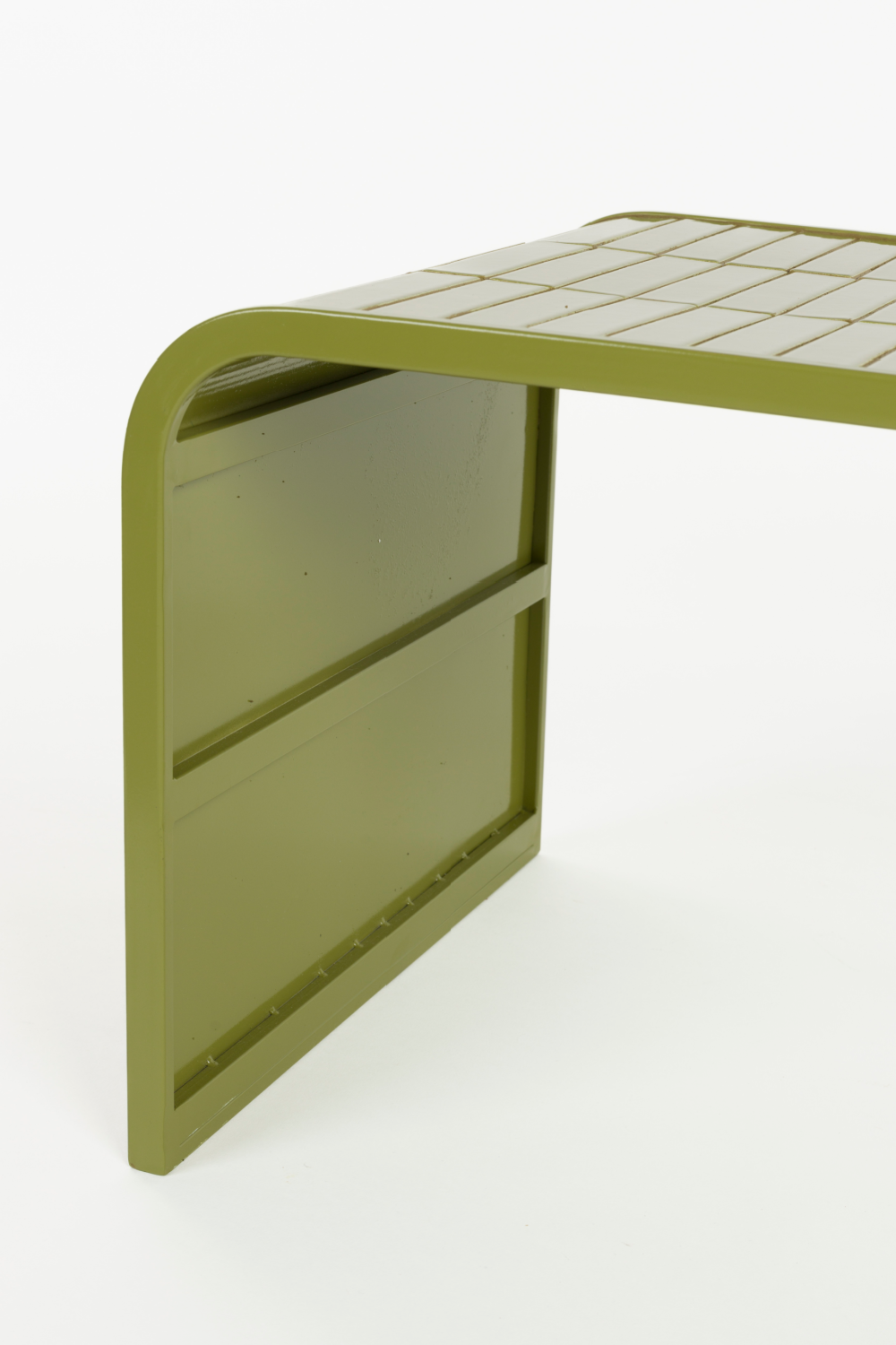 Table basse en carreaux laqués