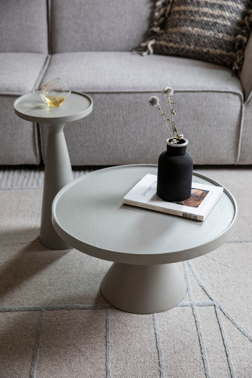 Table basse à piètement conique